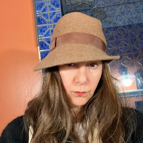 Super cool asymmetrical wool hat - Picture 1 of 2